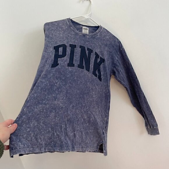 VS PINK VICTORIA'S SECRET Blue Acid Wash Spellout PINK Long Sleeve Graphic Tee - Picture 9 of 14